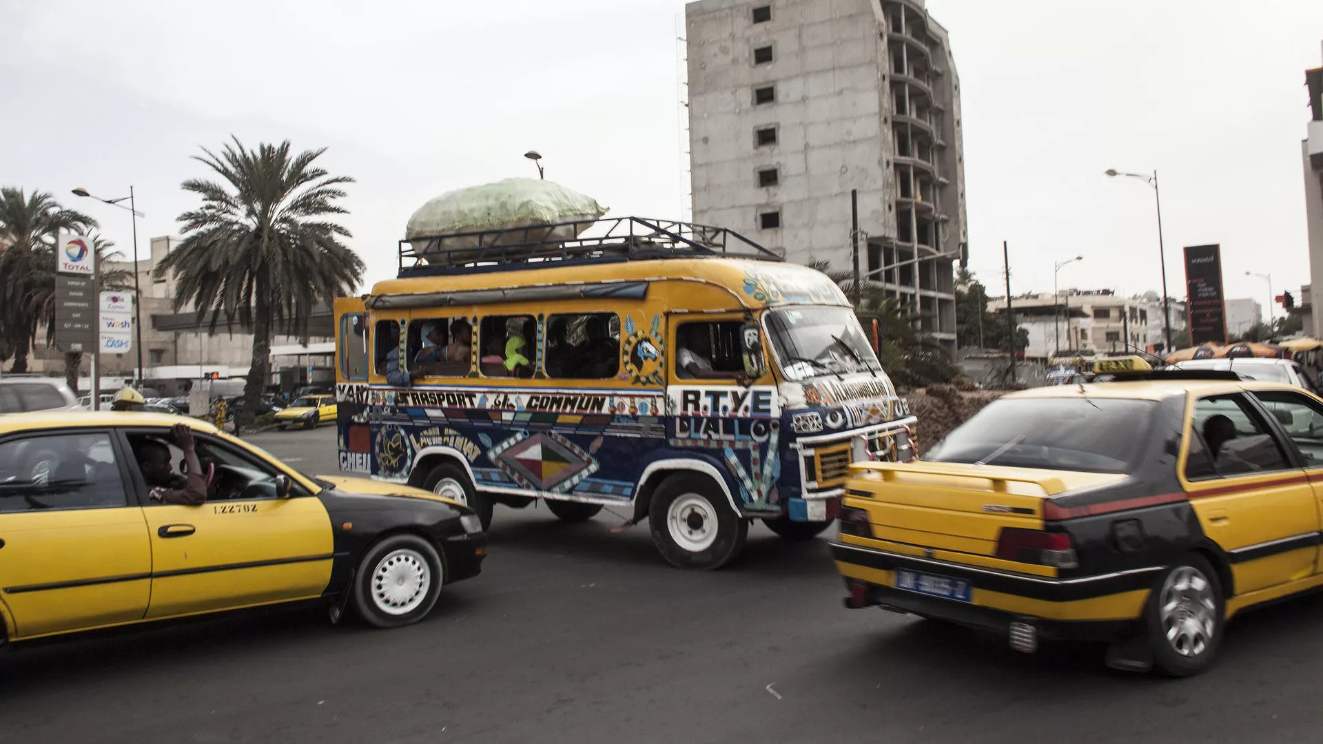 Présidentielle au Sénégal: "le matériel électoral est bien en place", assure le gouvernement